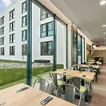Super 8 by Wyndham München City North