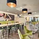 Super 8 by Wyndham München City North