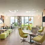 Super 8 by Wyndham München City North