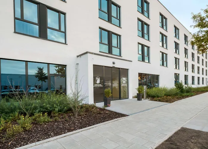Super 8 by Wyndham München City North