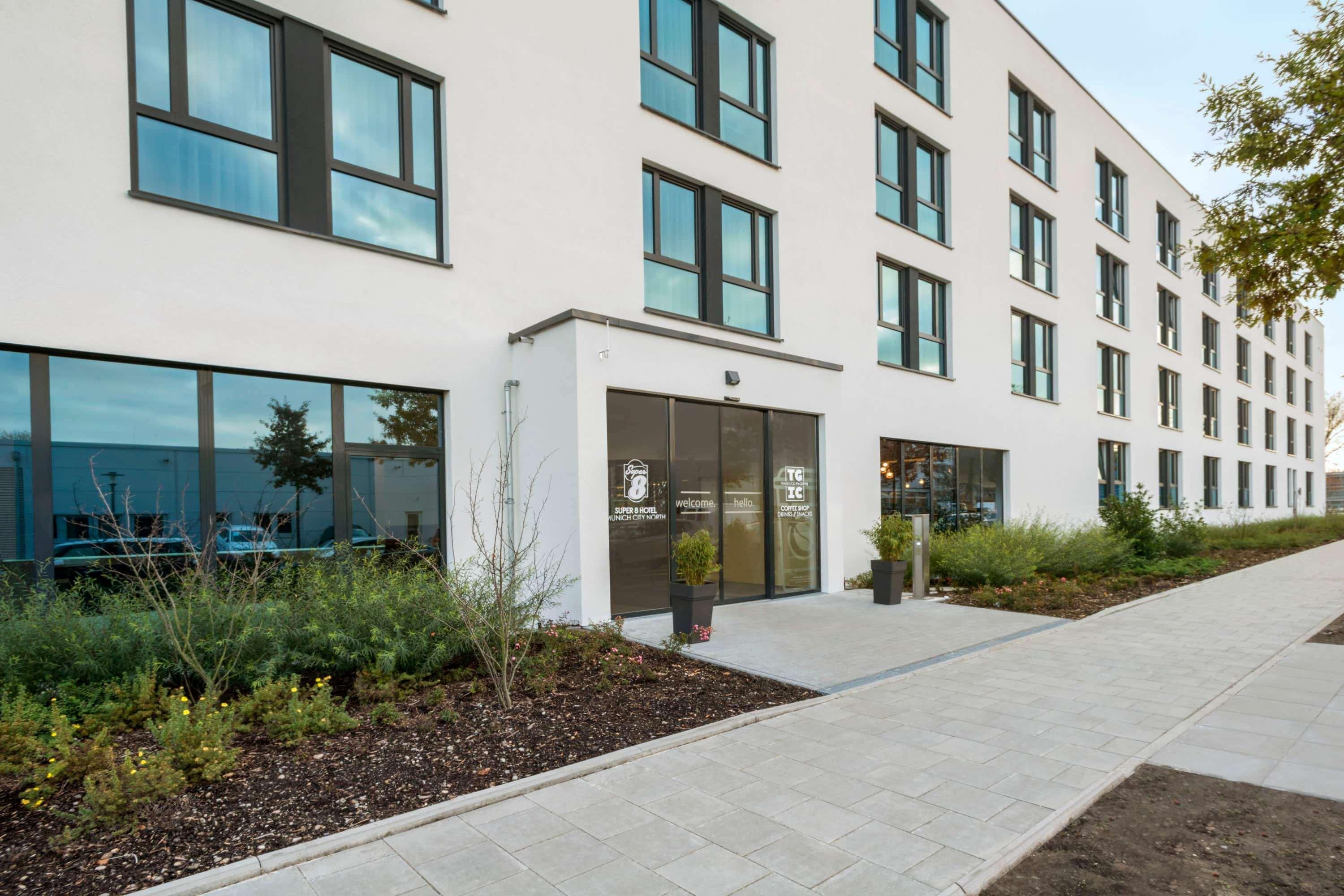 Super 8 By Wyndham North Hotel 3*