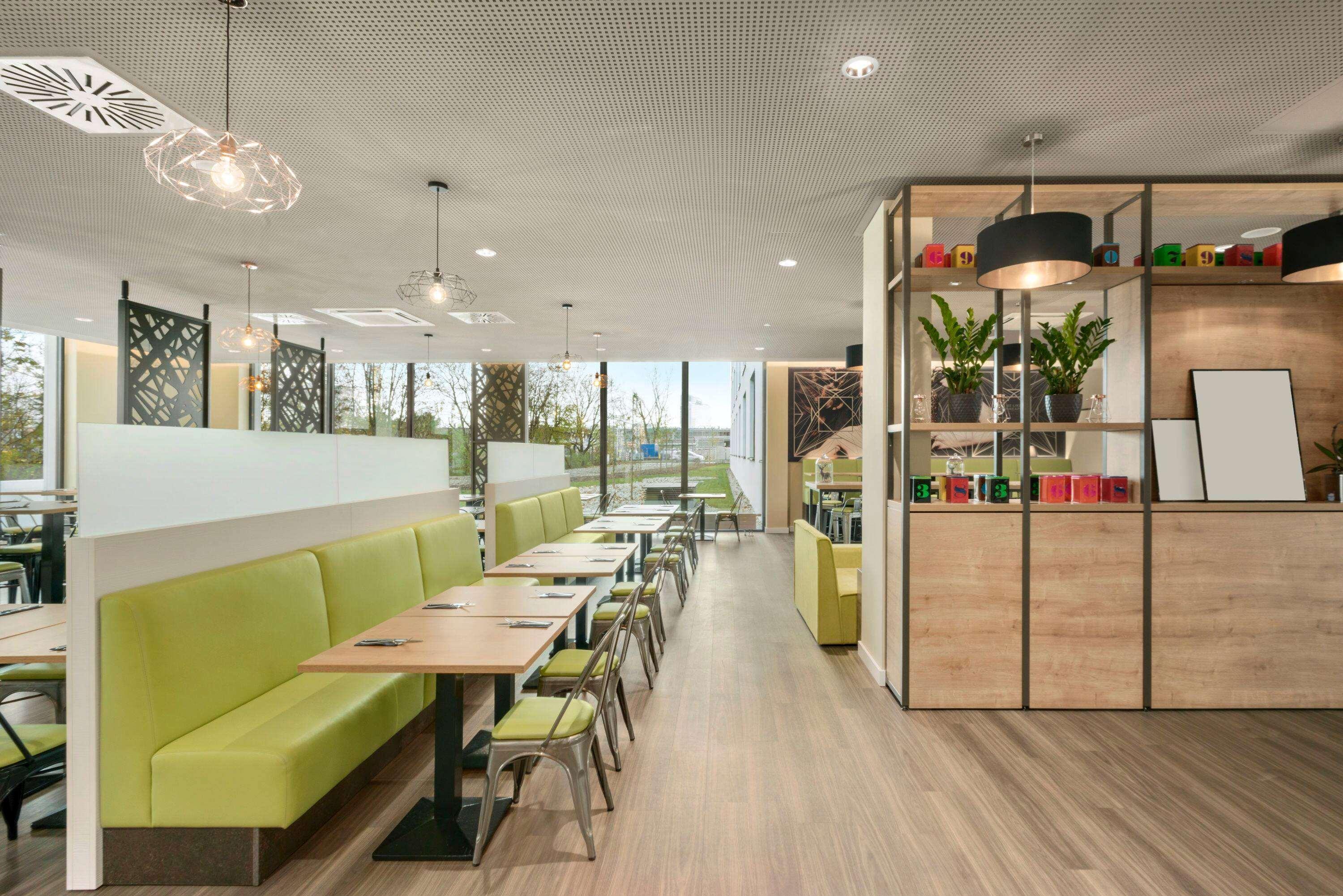 Hotel Super 8 By Wyndham North