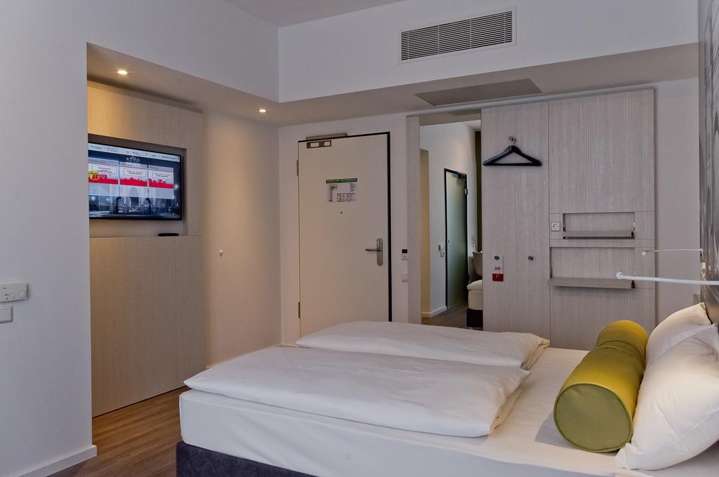 Hotel Super 8 By Wyndham North